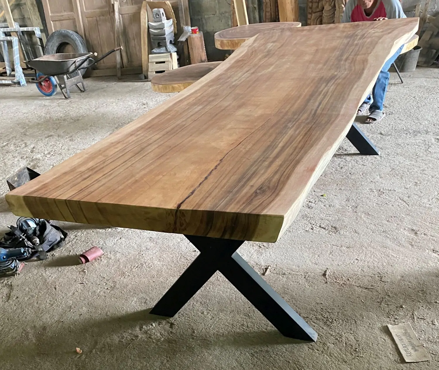  Product image 11 of the product “Natural wood table suar with metal legs X-style, 304cm length, 115cm width, 83.5cm height. Table top 7cm thickness ”